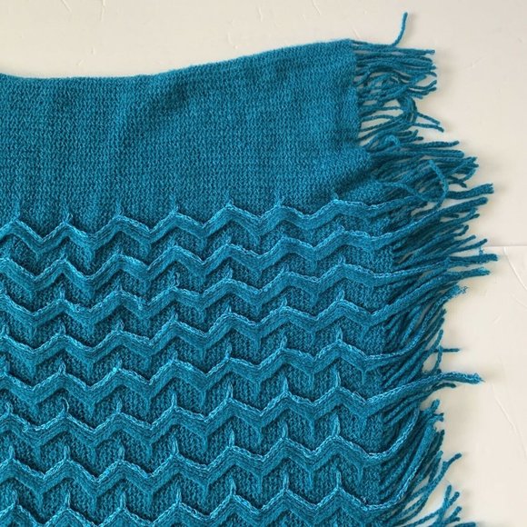 Women’s Beautiful Scarf Worn Once Teal Blue Fringe Sequins Soft GORGEOUS - Picture 3 of 6